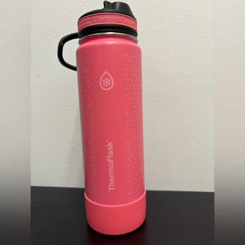 Thermoflask Bottle with Flip Up Straw Lid 24oz 700ml Pink Color NO STRAW